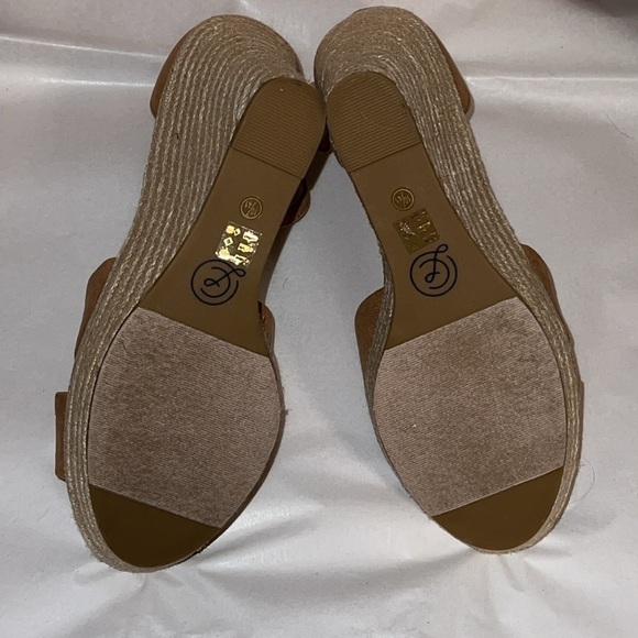 Chinese Laundry Morgan Micro Suede ankle strap wedge heels Camel sandals Sz 10 - Picture 15 of 16